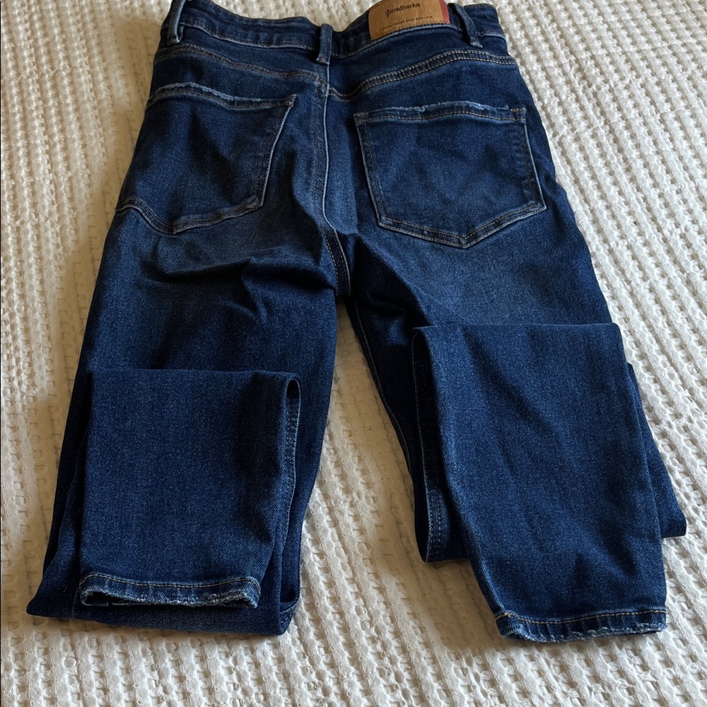 Stradivarius Light and Dark Blue High Waist Jeans - Picture 4 of 4
